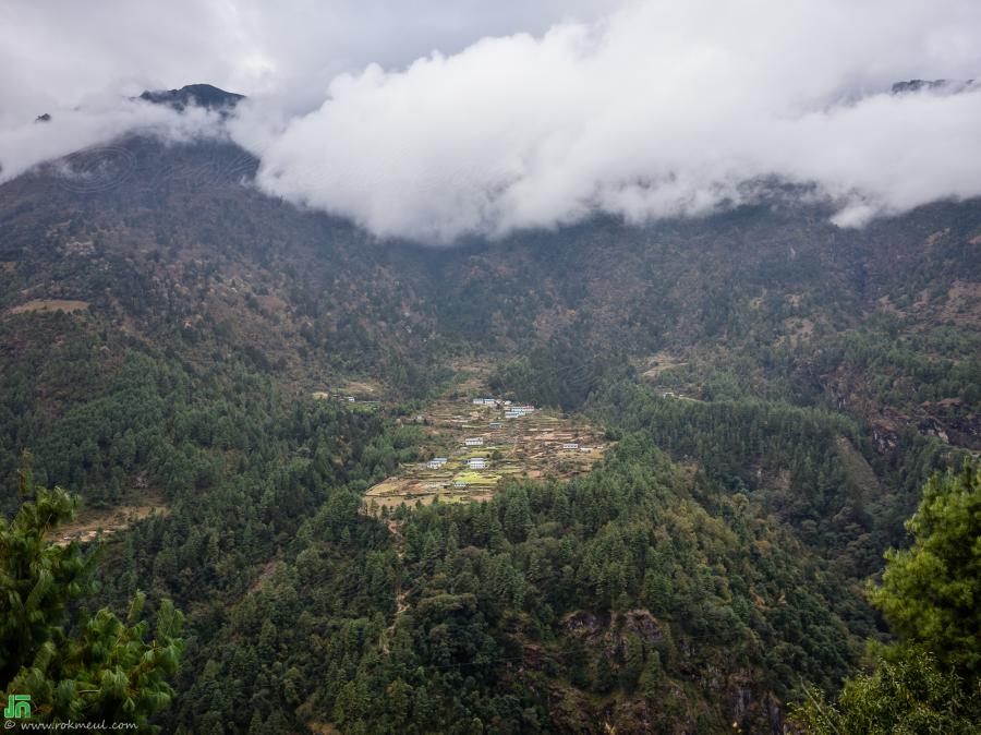 On the way from Phakding to Lukla